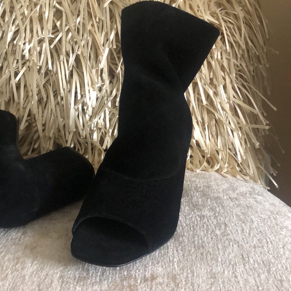Matisse Gordy Peep Toe Black Genuine Suede Booties - Picture 10 of 13